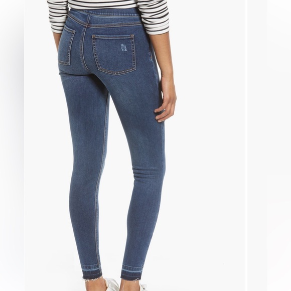 Women’s SPANX Distressed Pull on Skinny Jeans - Picture 3 of 10